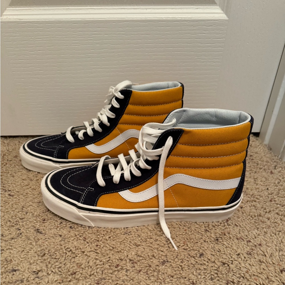 VANS - BRAND NEW/NEVER WORN